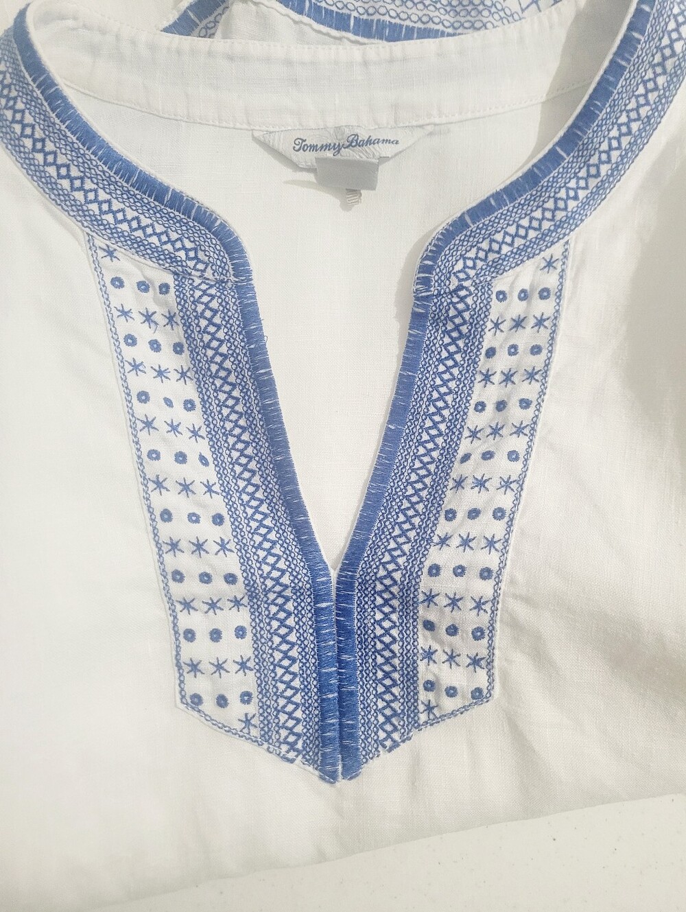 Tommy Bahama 100% Linen Tunic Top Medium White Blue Embroidered Beach Boho - Picture 7 of 12